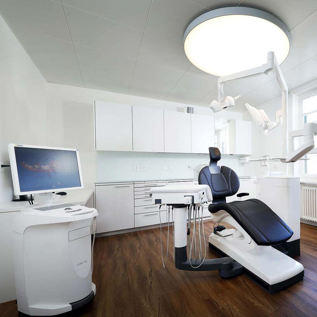 Praxis OP2 MOBILE Behandlungsstuhl, moderne Technik